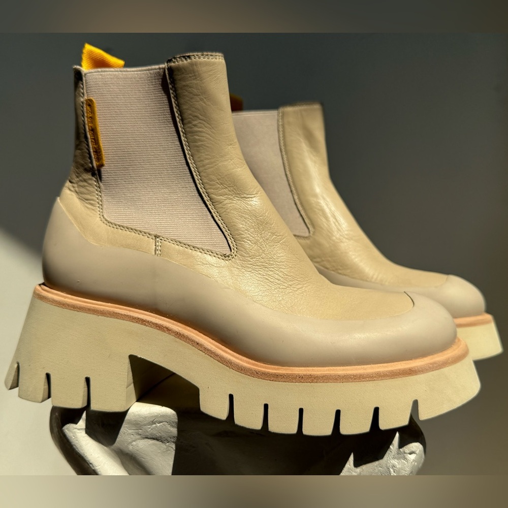 Trendy Beige Platform Ankle Boots size 6.5 women H9N14 - Picture 3 of 9